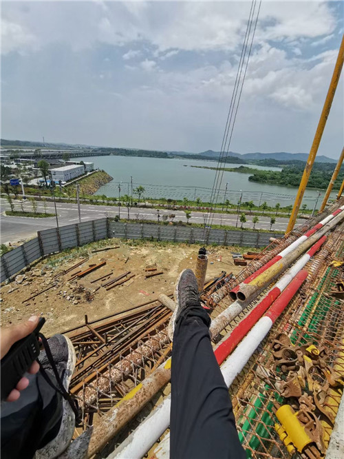 永登县作业中发生设备损坏或人员意外，责任怎么划分？